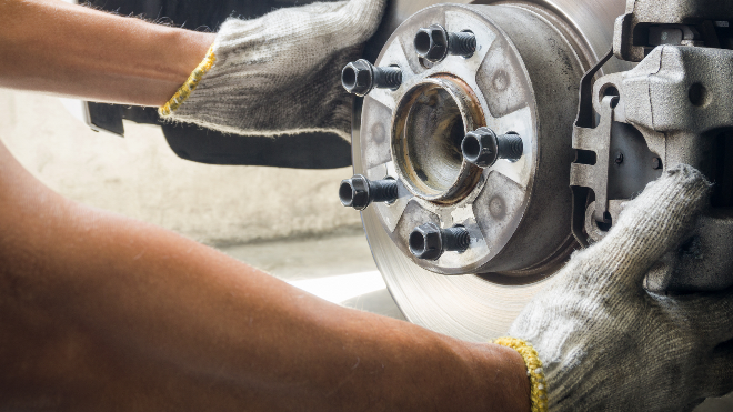 Delphi Technician fitting a brake disc.